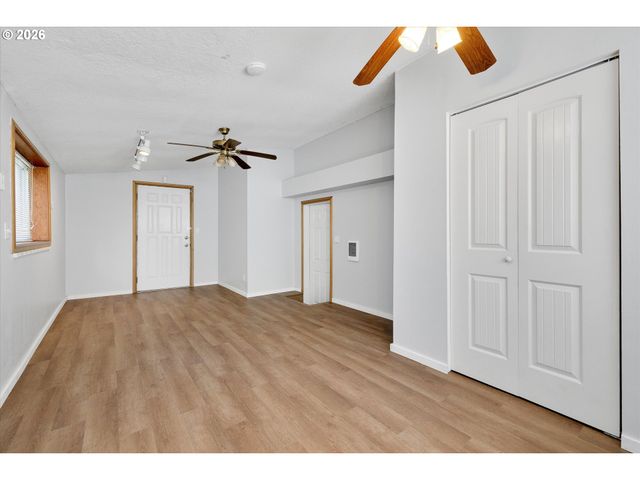 9430 Sw INEZ St, Portland, OR 97224