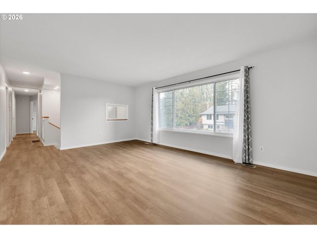 9430 Sw INEZ St, Portland, OR 97224