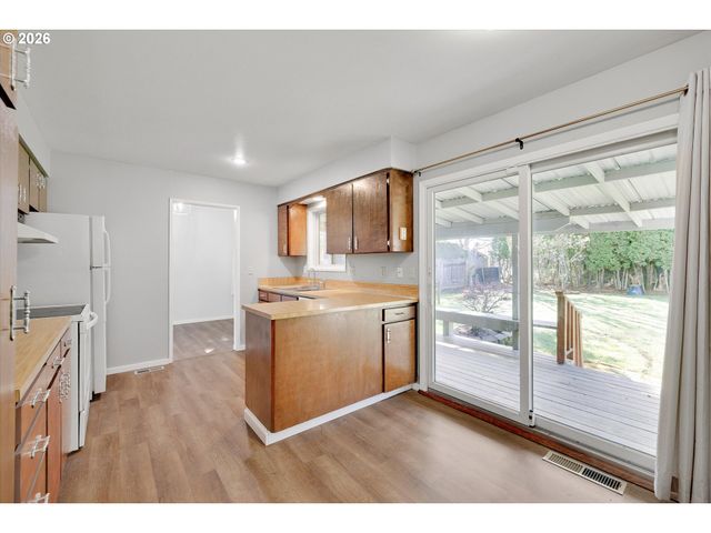 9430 Sw INEZ St, Portland, OR 97224