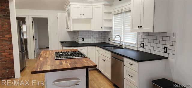 23844 Republic Avenue S, Oak Park, MI 48237