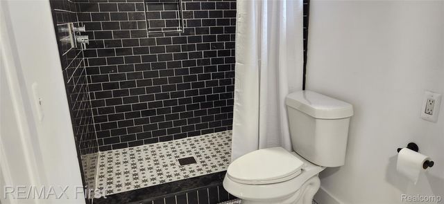 23844 Republic Avenue S, Oak Park, MI 48237