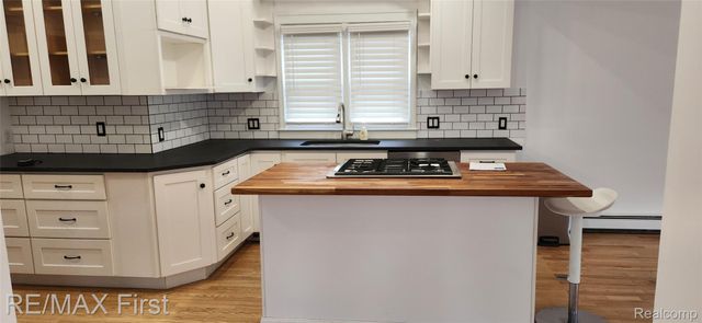 23844 Republic Avenue S, Oak Park, MI 48237