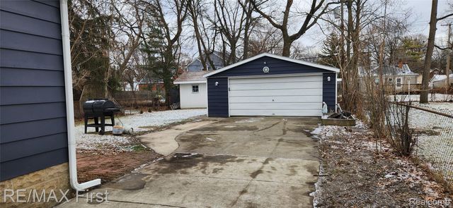 23844 Republic Avenue S, Oak Park, MI 48237