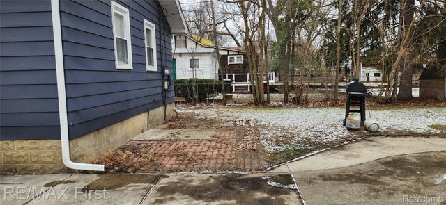 23844 Republic Avenue S, Oak Park, MI 48237