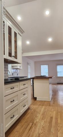 23844 Republic Avenue S, Oak Park, MI 48237