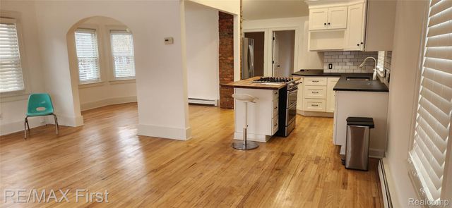 23844 Republic Avenue S, Oak Park, MI 48237