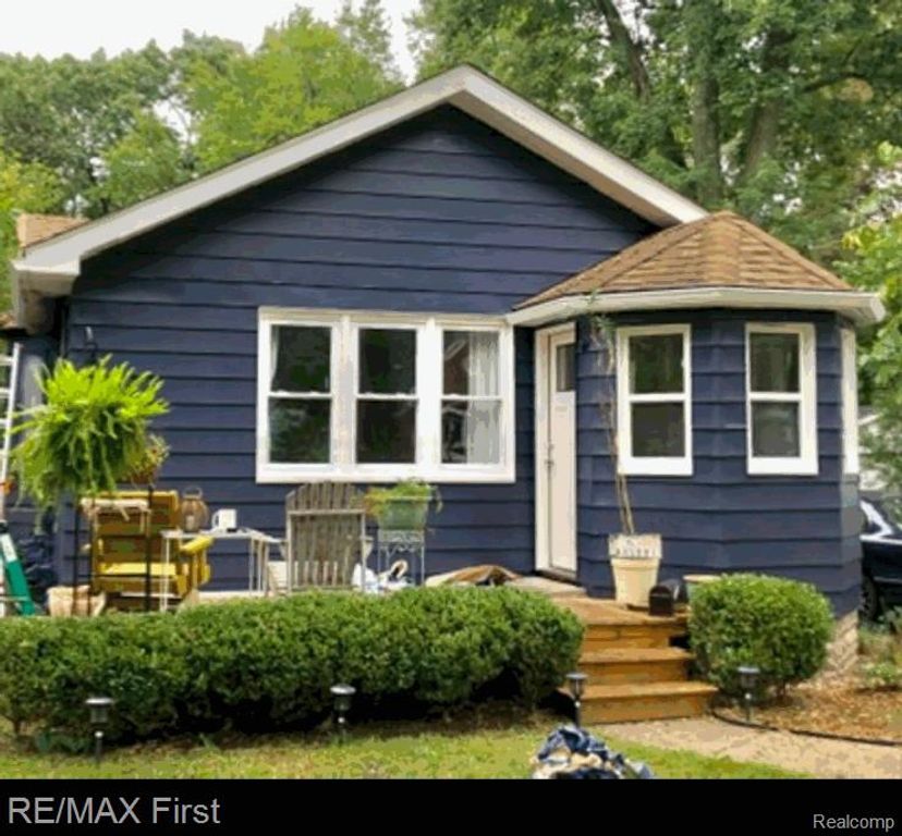 23844 Republic Avenue S, Oak Park, MI 48237