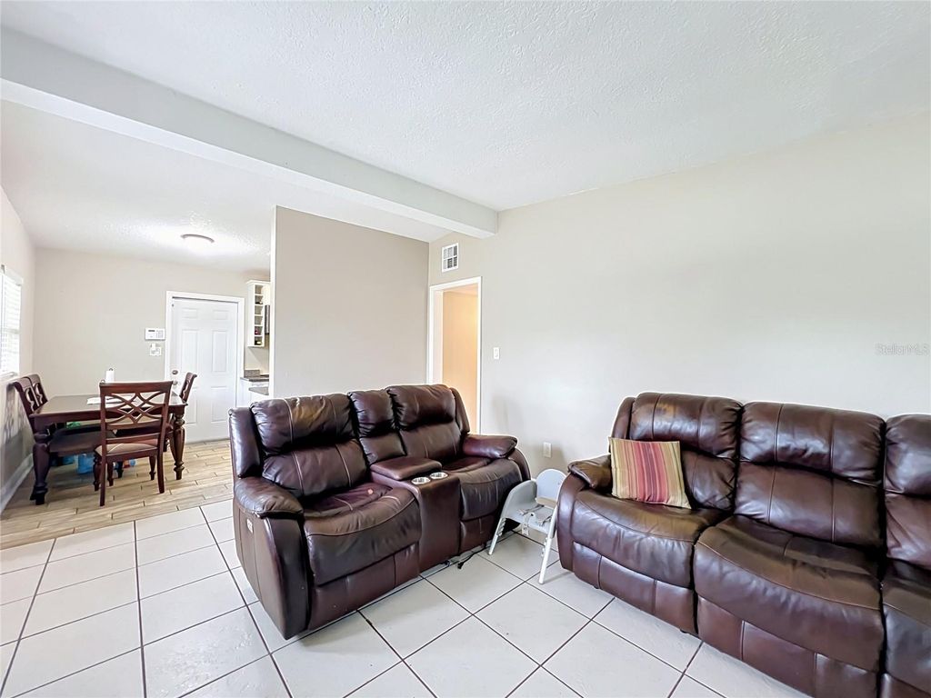 Image 14 of property listing at 5602 ASTORIA PLACE, Orlando, FL 32808