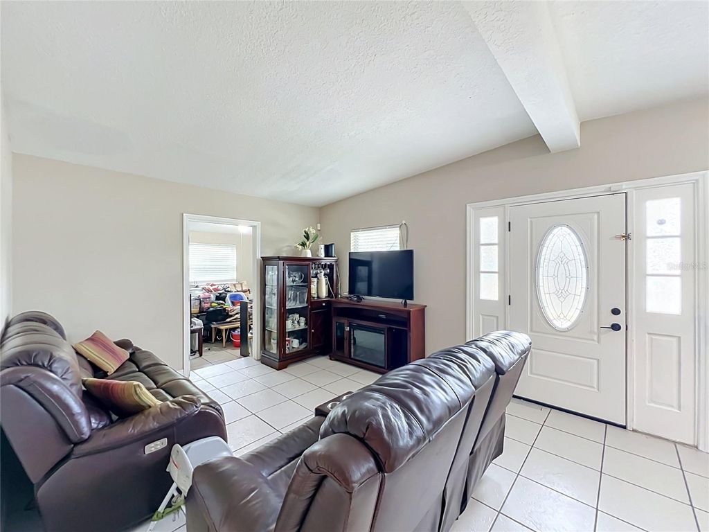 Image 15 of property listing at 5602 ASTORIA PLACE, Orlando, FL 32808