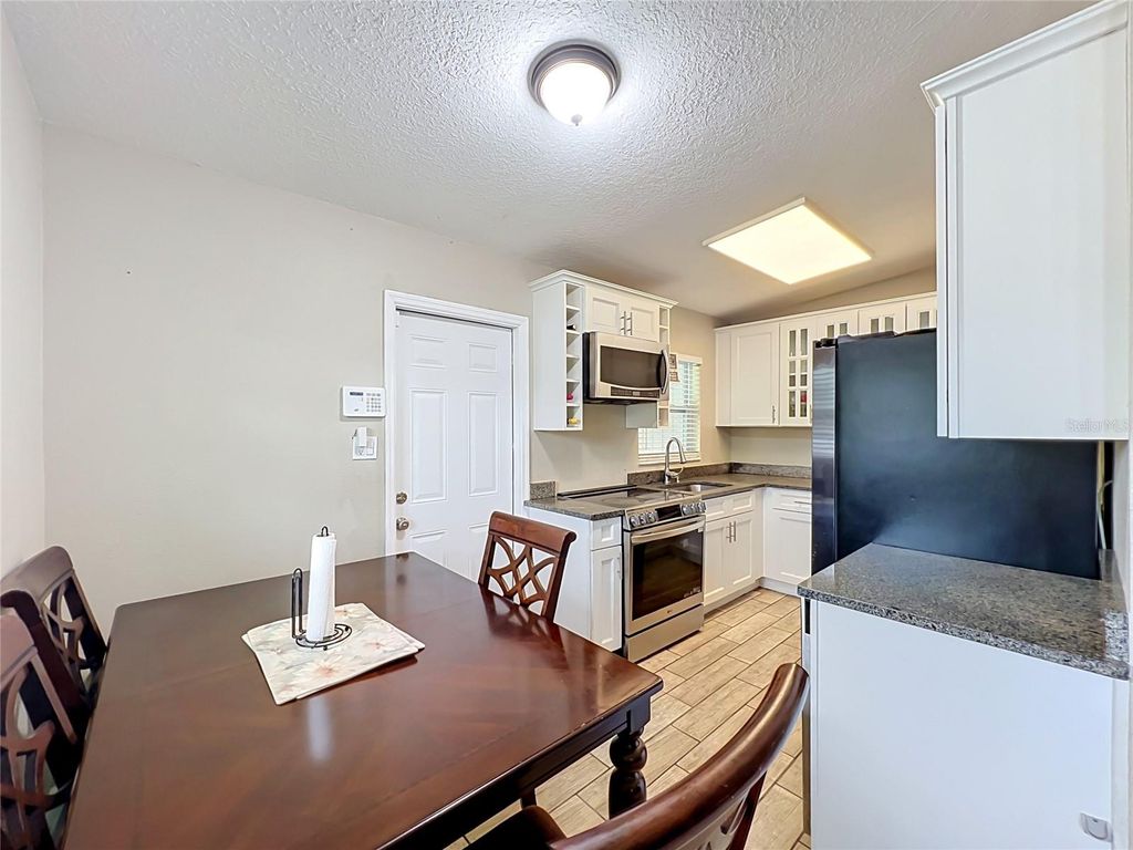 Image 16 of property listing at 5602 ASTORIA PLACE, Orlando, FL 32808