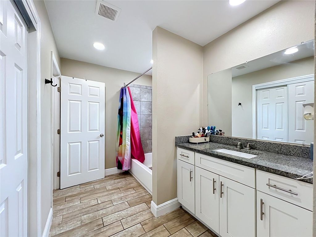 Image 34 of property listing at 5602 ASTORIA PLACE, Orlando, FL 32808
