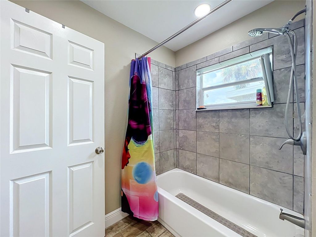 Image 35 of property listing at 5602 ASTORIA PLACE, Orlando, FL 32808