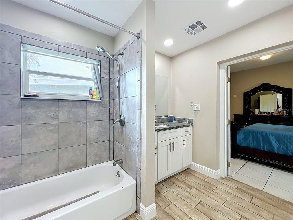 Image 36 of property listing at 5602 ASTORIA PLACE, Orlando, FL 32808