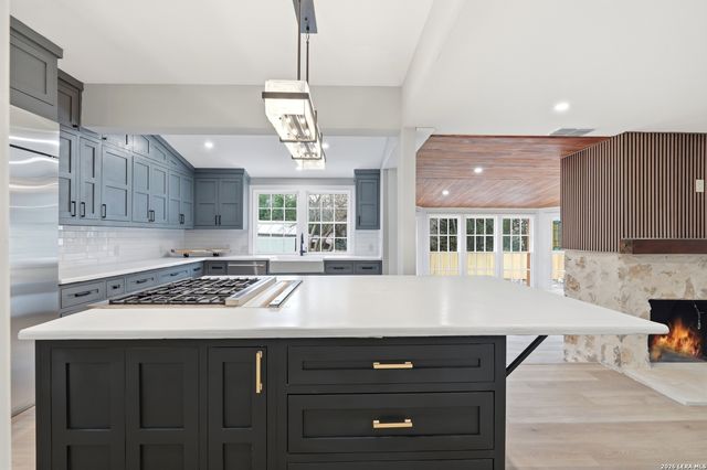 227 E Sunset Rd, San Antonio, TX 78209