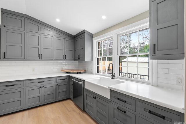 227 E Sunset Rd, San Antonio, TX 78209