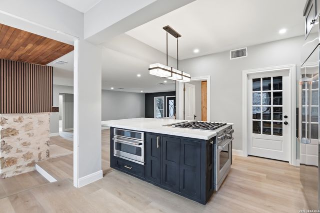 227 E Sunset Rd, San Antonio, TX 78209