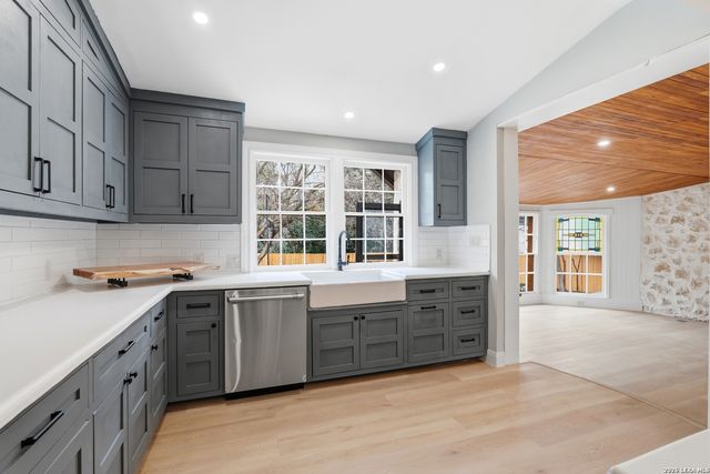 227 E Sunset Rd, San Antonio, TX 78209