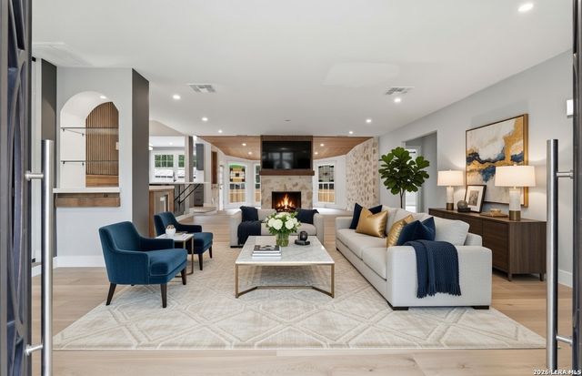 227 E Sunset Rd, San Antonio, TX 78209