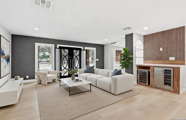 227 E Sunset Rd, San Antonio, TX 78209