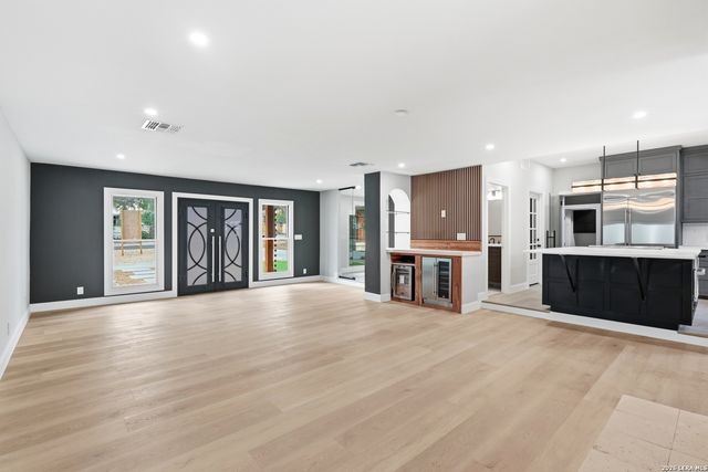 227 E Sunset Rd, San Antonio, TX 78209