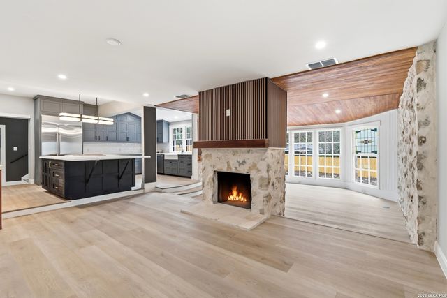 227 E Sunset Rd, San Antonio, TX 78209