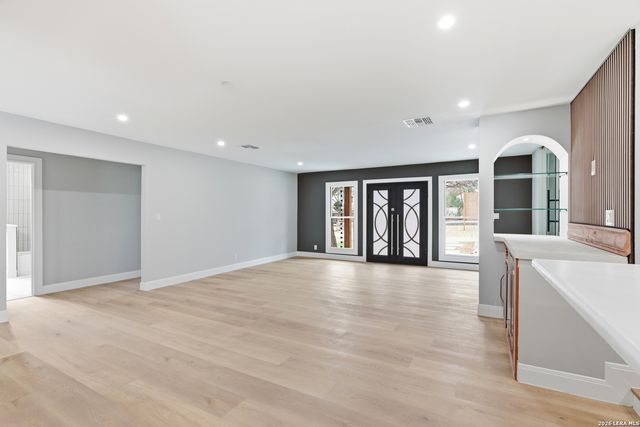 227 E Sunset Rd, San Antonio, TX 78209