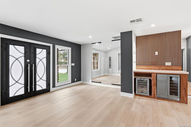 227 E Sunset Rd, San Antonio, TX 78209