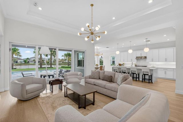 9249 Crestview Circle, Palm Beach Gardens, FL 33412