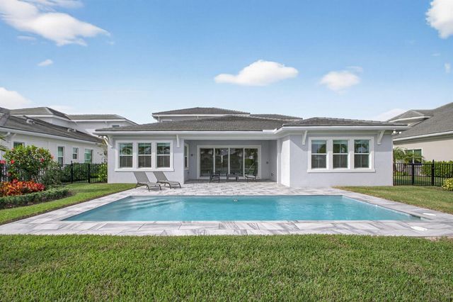 9249 Crestview Circle, Palm Beach Gardens, FL 33412