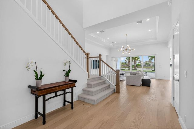 9249 Crestview Circle, Palm Beach Gardens, FL 33412