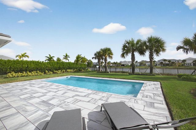 9249 Crestview Circle, Palm Beach Gardens, FL 33412