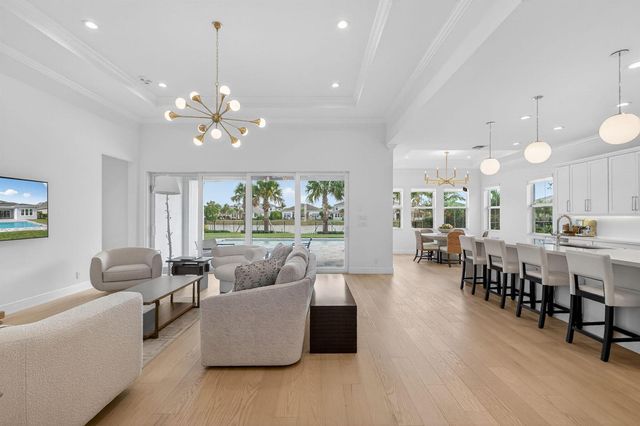 9249 Crestview Circle, Palm Beach Gardens, FL 33412