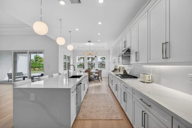 9249 Crestview Circle, Palm Beach Gardens, FL 33412