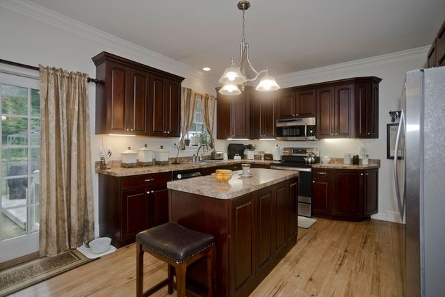197 Bumstead Rd, Monson, MA 01057