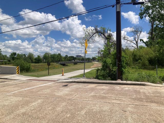 5004 Falls Street, Houston, TX 77026