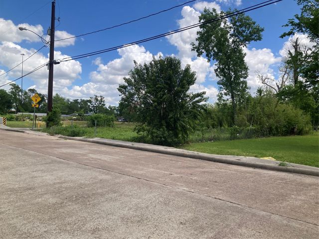 5004 Falls Street, Houston, TX 77026