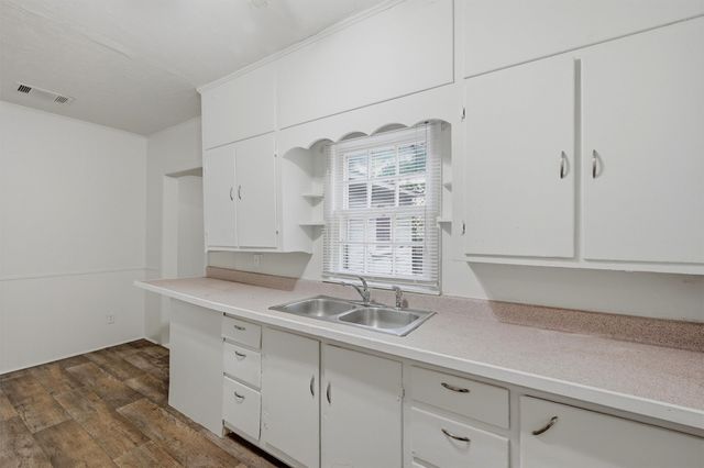 1105 W Hull Street, Denison, TX 75020