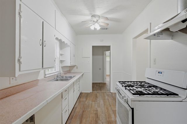 1105 W Hull Street, Denison, TX 75020