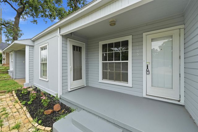 1105 W Hull Street, Denison, TX 75020