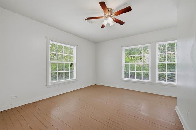 1105 W Hull Street, Denison, TX 75020