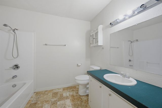 1105 W Hull Street, Denison, TX 75020