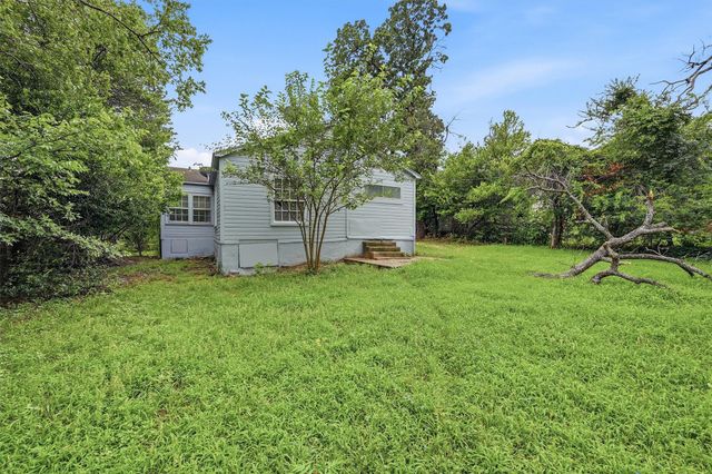 1105 W Hull Street, Denison, TX 75020