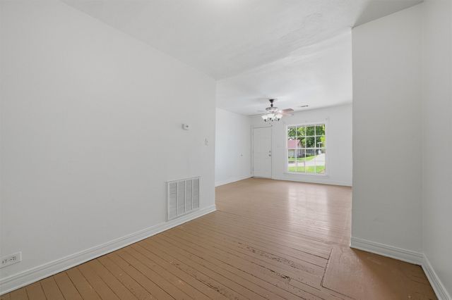 1105 W Hull Street, Denison, TX 75020
