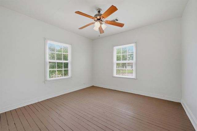 1105 W Hull Street, Denison, TX 75020