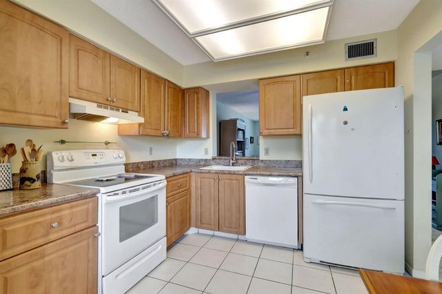 14575 Bonaire Boulevard 402, Delray Beach, FL 33446