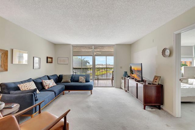 14575 Bonaire Boulevard 402, Delray Beach, FL 33446