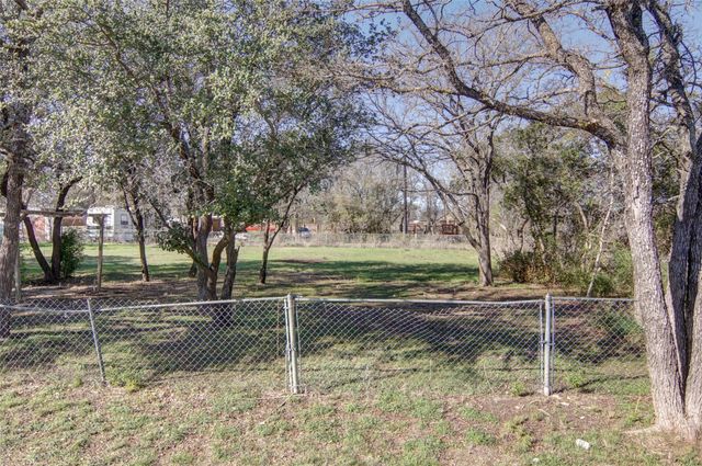 2924 Forest Park Drive, Granbury, TX 76048