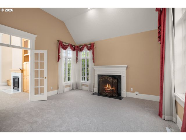 2215 Nw CRESTVIEW Way, Portland, OR 97229