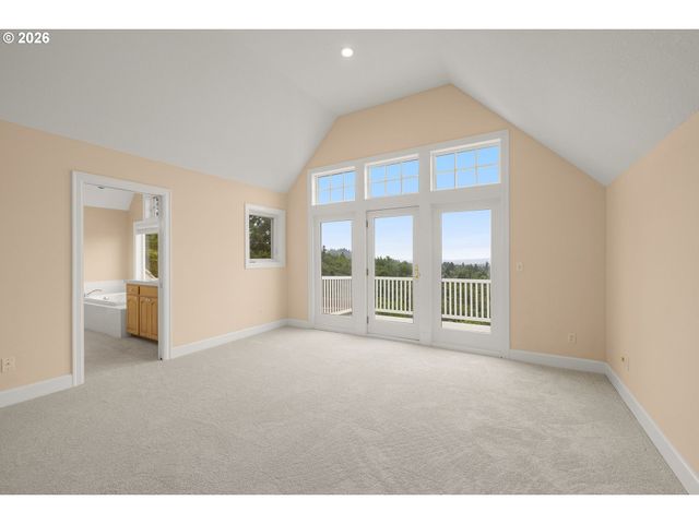 2215 Nw CRESTVIEW Way, Portland, OR 97229