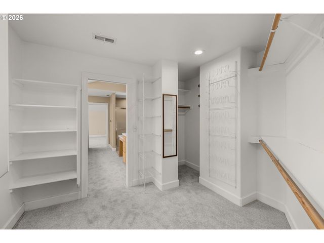 2215 Nw CRESTVIEW Way, Portland, OR 97229